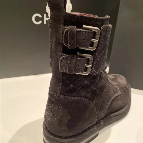 Chanel Paris 14B Blk suede moto quilt combat ankle boots black high top laces - Picture 8 of 12